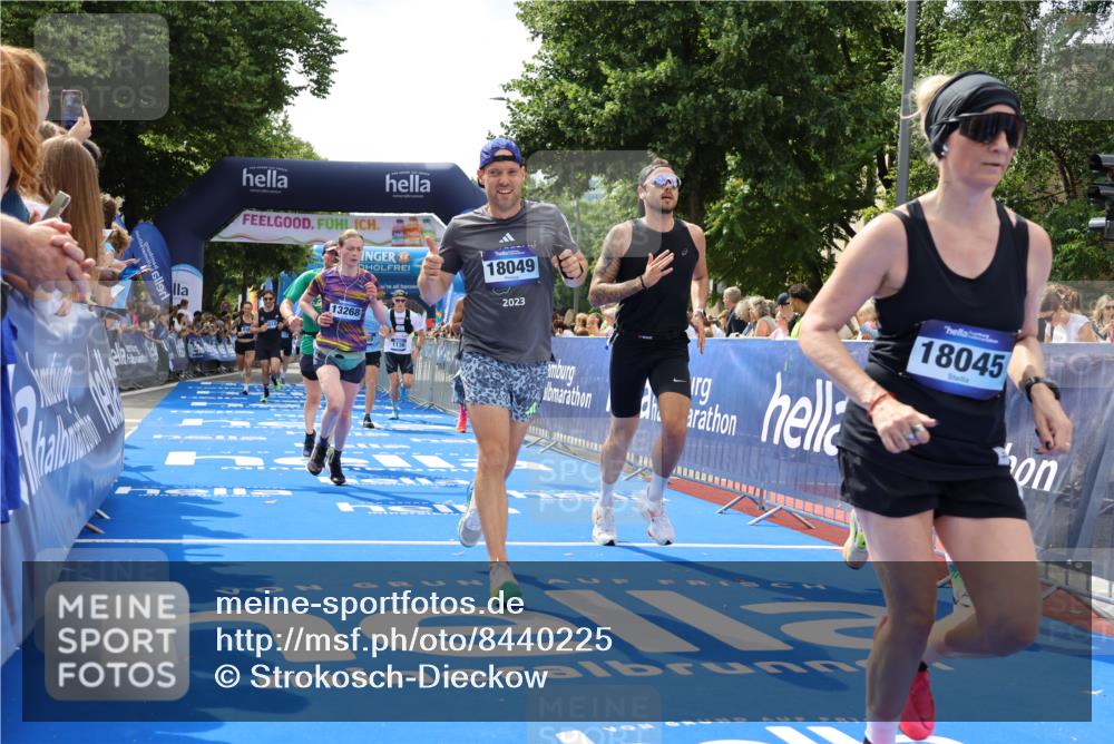 29.06.2025 - hella hamburg halbmarathon Strokosch-Dieckow http://msf.ph/oto/8440225 29.06.2025 10:41:05 Ziel 1136, 2568, 2949, 3332, 3618, 4205, 4380, 4871, 5709, 6550, 6683, 8122, 9358, 9659, 9755, 9815, 10375, 11062, 11922, 12895, 13268, 17100, 17620, 17834, 17971, 18045, 18049 meine-sportfotos.de