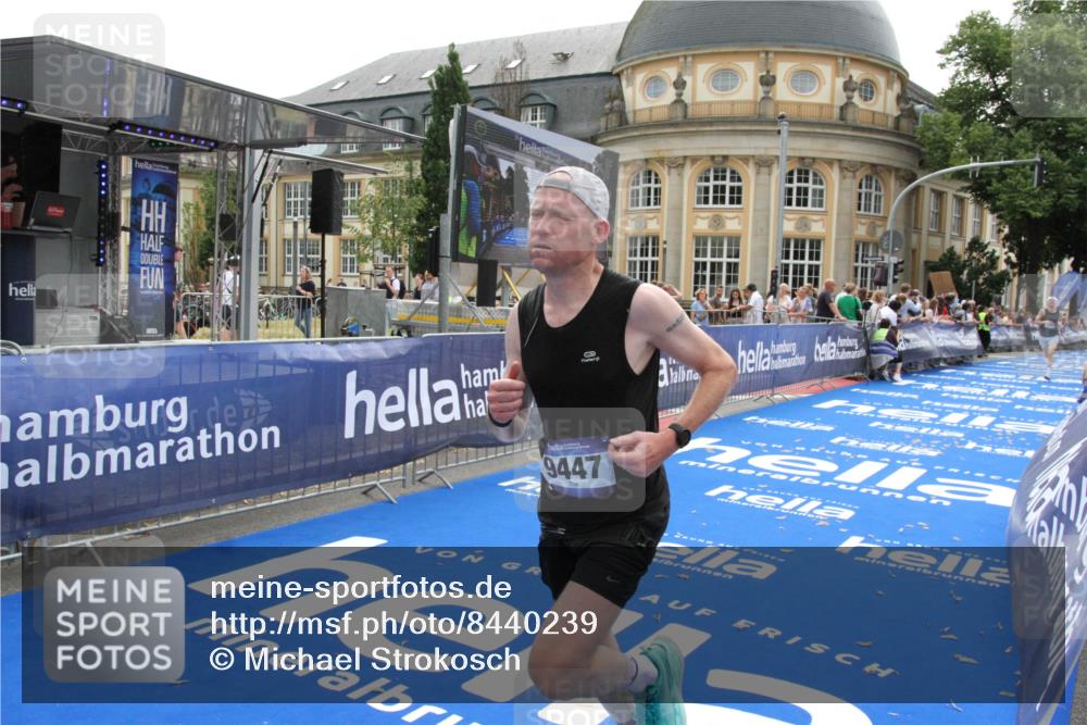29.06.2025 - hella hamburg halbmarathon Michael Strokosch http://msf.ph/oto/8440239 29.06.2025 10:23:55 Ziel 6699, 7963, 9447, 10780, 11194, 12360 meine-sportfotos.de