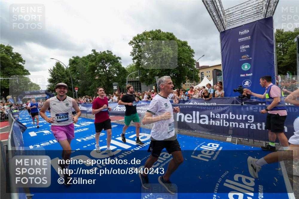 29.06.2025 - hella hamburg halbmarathon Zöllner http://msf.ph/oto/8440243 29.06.2025 10:55:55 Ziel 1179, 2612, 3256, 3668, 4772, 6569, 7147, 7976, 8968, 9246, 10084, 12858, 13474, 15884, 16401, 16434, 16786, 18125, 18867, 19047 meine-sportfotos.de