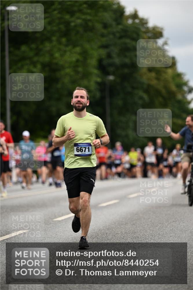 29.06.2025 - hella hamburg halbmarathon Dr. Thomas Lammeyer http://msf.ph/oto/8440254 29.06.2025 10:56:51 Kennedybrücke 1369, 1978, 2308, 2593, 3140, 3645, 3787, 4815, 5262, 6406, 6671, 6985, 7682, 7737, 8194, 8196, 8250, 8251, 8672, 9068, 9070, 9730, 10296, 10342, 10496, 10600, 10634, 10693, 10884, 11084, 11297, 11375 meine-sportfotos.de