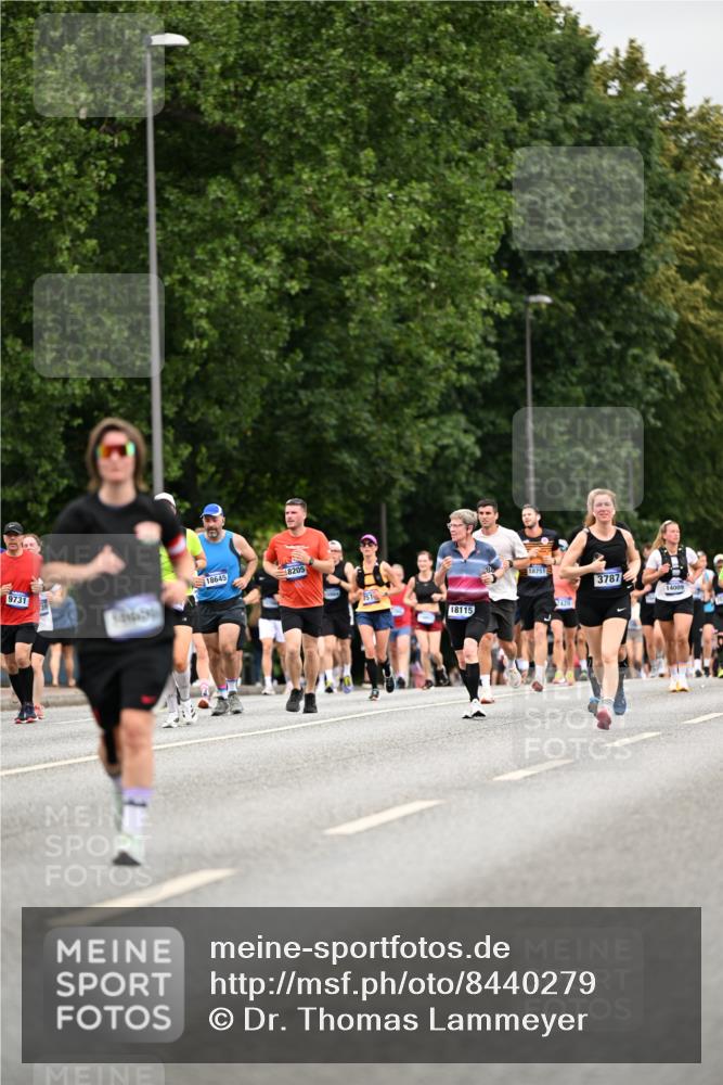 29.06.2025 - hella hamburg halbmarathon Dr. Thomas Lammeyer http://msf.ph/oto/8440279 29.06.2025 10:56:59 Kennedybrücke 1369, 2308, 2593, 2988, 3140, 3227, 3645, 3787, 5262, 6135, 6604, 6671, 6985, 7682, 7735, 7737, 7871, 8250, 8251, 9340, 10600, 10634, 10693, 10884, 11297 meine-sportfotos.de