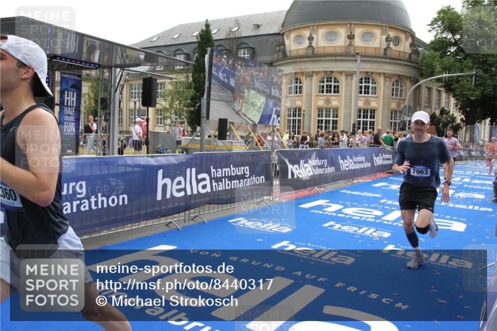 29.06.2025 - hella hamburg halbmarathon Michael Strokosch http://msf.ph/oto/8440317 29.06.2025 10:23:59 Ziel 7963, 11194, 12360, 13440 meine-sportfotos.de