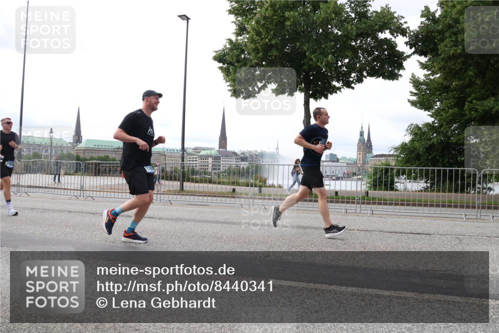 29.06.2025 - hella hamburg halbmarathon Lena Gebhardt http://msf.ph/oto/8440341 29.06.2025 10:29:17 Lombardsbrücke 1230, 1518, 1661, 1869, 2688, 3179, 3311, 3717, 4161, 4349, 4362, 4373, 4834, 4982, 5167, 6285, 6345, 6725, 7169, 7449, 7517, 8048, 8812, 9714, 10198, 10322, 10641, 10808, 10996, 11249, 11792, 11803, 11989, 12086, 12099, 12404, 12442, 12958, 13090, 13382, 14205, 14644, 15143, 15452, 15453, 15952, 15955, 16659, 16662, 16673, 16676, 17496, 18298, 18299, 18414 meine-sportfotos.de
