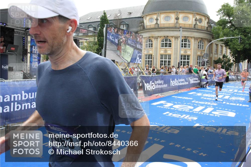 29.06.2025 - hella hamburg halbmarathon Michael Strokosch http://msf.ph/oto/8440366 29.06.2025 10:24:00 Ziel 7963, 11194, 12360, 13440, 14753 meine-sportfotos.de