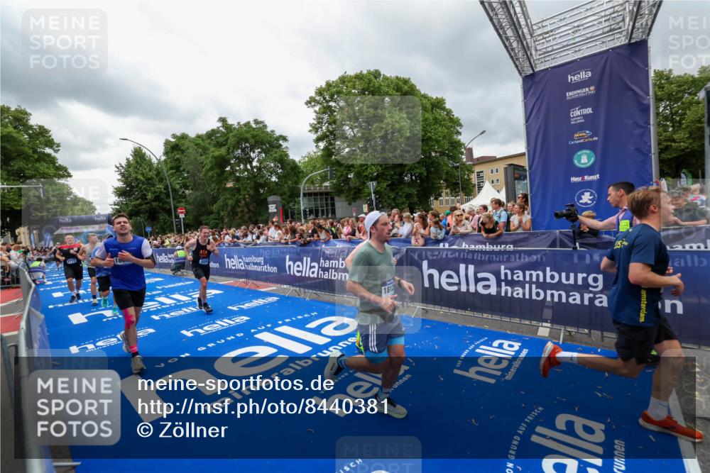 29.06.2025 - hella hamburg halbmarathon Zöllner http://msf.ph/oto/8440381 29.06.2025 10:55:57 Ziel 1179, 2612, 3256, 3668, 4772, 7147, 7976, 8968, 9246, 10084, 13474, 15868, 15884, 18125, 18867 meine-sportfotos.de
