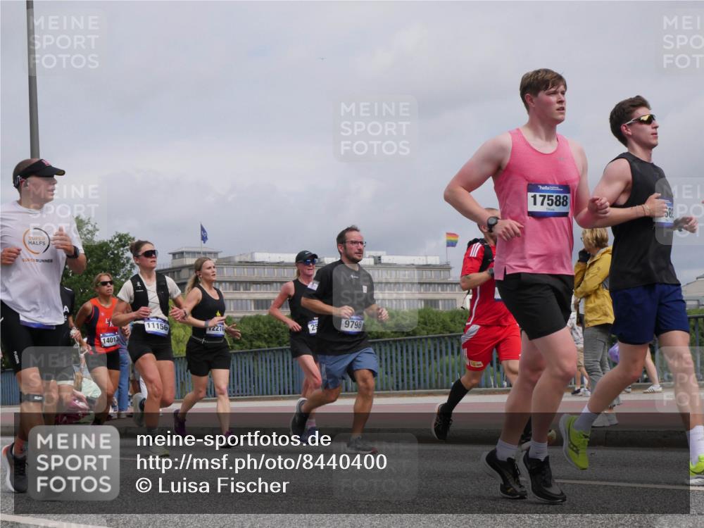 29.06.2025 - hella hamburg halbmarathon Luisa Fischer http://msf.ph/oto/8440400 29.06.2025 10:21:02 Kennedybrücke 14013, 11156, 2274, 9798, 17588, 58, 1554, 1641, 1982, 2147, 2548, 3977, 4804, 5002, 5004, 5023, 5294, 7094, 7641, 8144, 9539, 9798, 10332, 10831 meine-sportfotos.de