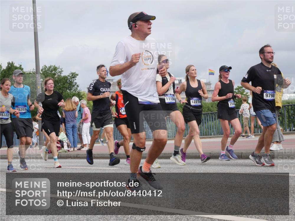 29.06.2025 - hella hamburg halbmarathon Luisa Fischer http://msf.ph/oto/8440412 29.06.2025 10:21:03 Kennedybrücke 5322, 15203, 14, 11156, 9798, 12274, 254, 1067, 1298, 1554, 1641, 1982, 2147, 2548, 3977, 4804, 5002, 5004, 5023, 5294, 7094, 7641, 8144, 9539, 9798, 10332, 10831 meine-sportfotos.de