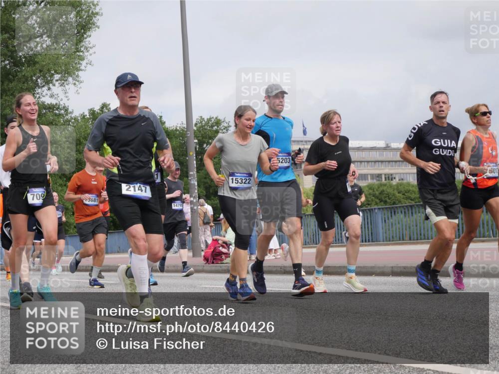 29.06.2025 - hella hamburg halbmarathon Luisa Fischer http://msf.ph/oto/8440426 29.06.2025 10:21:04 Kennedybrücke 709, 681, 2147, 147951, 15322, 5203, 1013, 1067, 1298, 1554, 1641, 1982, 2147, 2548, 3977, 4804, 5002, 5023, 5294, 7094, 7641, 8144, 8248, 9539, 9734, 9798, 10332, 10831 meine-sportfotos.de