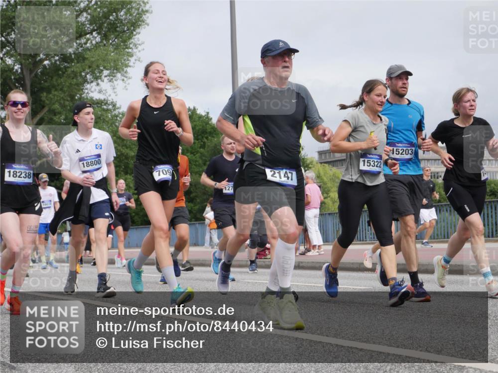 29.06.2025 - hella hamburg halbmarathon Luisa Fischer http://msf.ph/oto/8440434 29.06.2025 10:21:04 Kennedybrücke 18238, 18800, 21, 1, 1603, 350, 709, 127, 2147, 20, 15322, 15203, 1067, 1298, 1554, 1641, 1982, 2147, 2548, 3977, 4804, 5002, 5023, 5294, 7094, 7641, 8144, 8248, 9539, 9734, 9798, 10332, 10831 meine-sportfotos.de