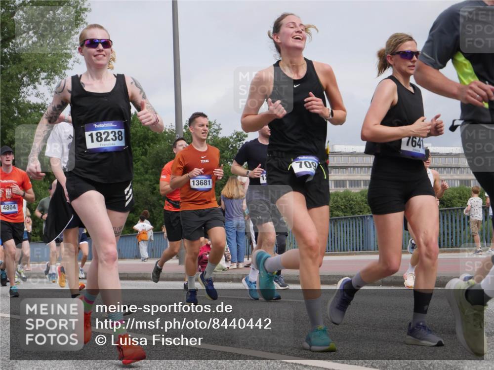 29.06.2025 - hella hamburg halbmarathon Luisa Fischer http://msf.ph/oto/8440442 29.06.2025 10:21:05 Kennedybrücke 4804, 18238, 709, 7641, 13681, 1067, 1298, 1554, 1641, 1982, 2147, 2305, 2548, 3977, 4194, 4804, 5023, 5294, 7094, 7641, 8248, 9539, 9734, 9798, 10332, 10831 meine-sportfotos.de