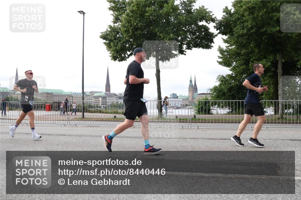 29.06.2025 - hella hamburg halbmarathon Lena Gebhardt http://msf.ph/oto/8440446 29.06.2025 10:29:18 Lombardsbrücke 1230, 1661, 1869, 2688, 3179, 3311, 3524, 3717, 4161, 4349, 4362, 4373, 4834, 4982, 5167, 6285, 6345, 6725, 7169, 7449, 7517, 7832, 8048, 8812, 9714, 10198, 10322, 10641, 10808, 10996, 11249, 11792, 11803, 11989, 12086, 12099, 12404, 12442, 12958, 13090, 13382, 14205, 14644, 15143, 15452, 15453, 15952, 15955, 16306, 16659, 16662, 16673, 16676, 17496, 17945, 18298, 18299, 18414 meine-sportfotos.de