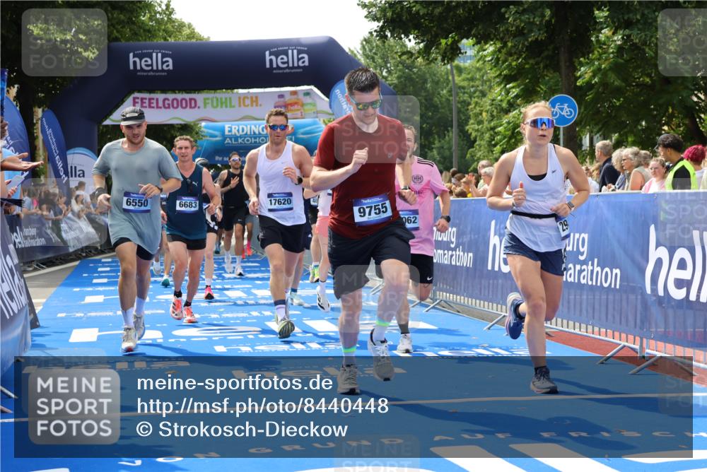 29.06.2025 - hella hamburg halbmarathon Strokosch-Dieckow http://msf.ph/oto/8440448 29.06.2025 10:41:01 Ziel 1136, 1677, 2568, 2949, 3618, 4380, 4871, 5709, 6550, 6683, 9358, 9659, 9755, 9815, 11062, 11922, 12088, 12385, 13029, 13158, 13268, 15689, 16347, 17032, 17100, 17620, 17720, 17971, 18045, 18049 meine-sportfotos.de