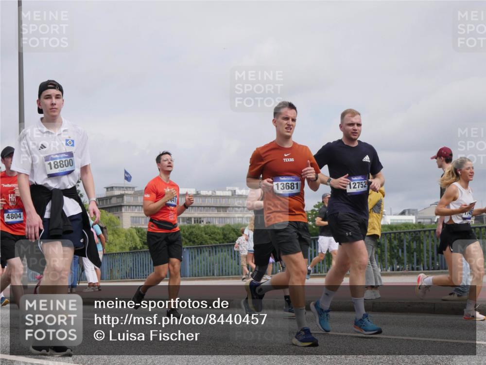 29.06.2025 - hella hamburg halbmarathon Luisa Fischer http://msf.ph/oto/8440457 29.06.2025 10:21:07 Kennedybrücke 4804, 18800, 13681, 12752, 745, 1067, 1298, 1641, 1982, 2147, 2305, 2548, 3977, 4194, 4804, 5023, 5294, 7094, 7641, 8248, 9539, 9586, 9734, 10332, 10831 meine-sportfotos.de