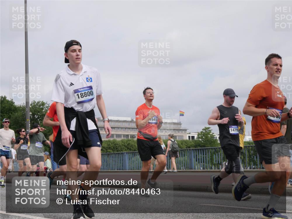 29.06.2025 - hella hamburg halbmarathon Luisa Fischer http://msf.ph/oto/8440463 29.06.2025 10:21:07 Kennedybrücke 16644, 10831, 10332, 18800, 641, 14795, 1067, 1298, 1641, 1982, 2147, 2305, 2548, 3977, 4194, 4804, 5023, 5294, 7094, 7641, 8248, 9539, 9586, 9734, 10332, 10831 meine-sportfotos.de