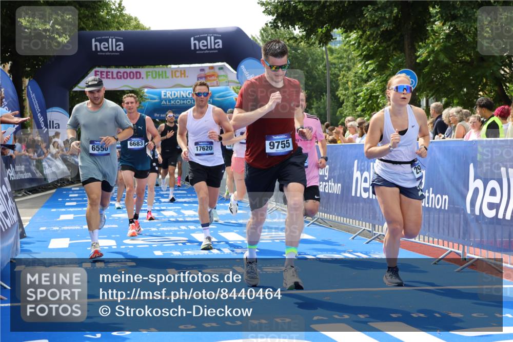 29.06.2025 - hella hamburg halbmarathon Strokosch-Dieckow http://msf.ph/oto/8440464 29.06.2025 10:41:01 Ziel 1136, 1677, 2568, 2949, 3618, 4380, 4871, 5709, 6550, 6683, 9358, 9659, 9755, 9815, 11062, 11922, 12088, 12385, 13029, 13158, 13268, 15689, 16347, 17032, 17100, 17620, 17720, 17971, 18045, 18049 meine-sportfotos.de