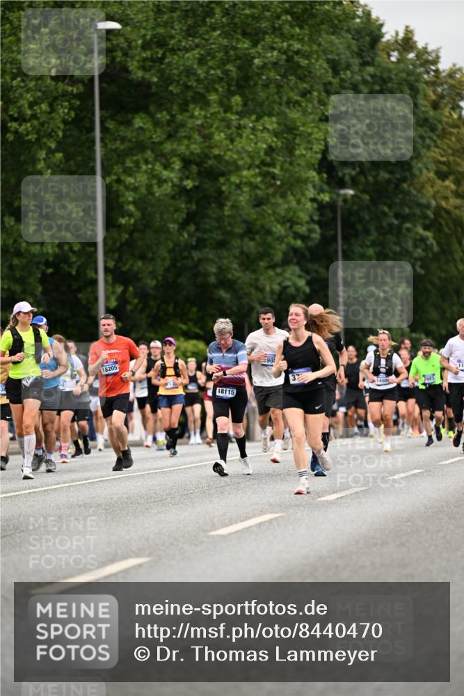 29.06.2025 - hella hamburg halbmarathon Dr. Thomas Lammeyer http://msf.ph/oto/8440470 29.06.2025 10:57:01 Kennedybrücke 1369, 2308, 2593, 2983, 2988, 3227, 3645, 3787, 5262, 6135, 6604, 6671, 7511, 7682, 7735, 7737, 7871, 8250, 8251, 9340, 10600, 10634, 10693, 10884, 11297 meine-sportfotos.de
