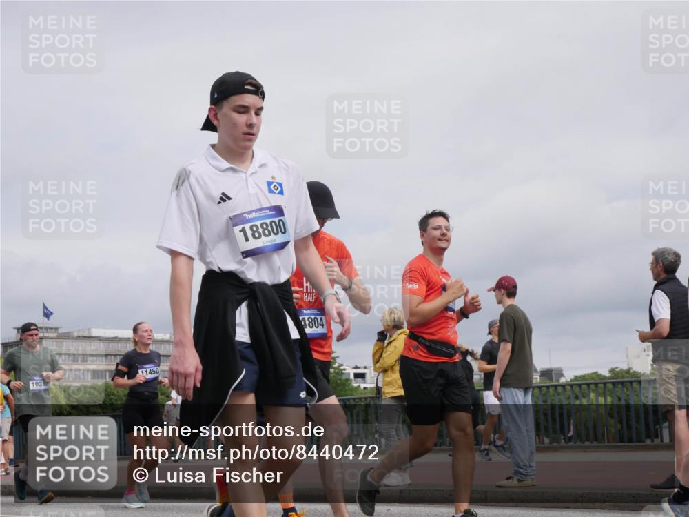 29.06.2025 - hella hamburg halbmarathon Luisa Fischer http://msf.ph/oto/8440472 29.06.2025 10:21:08 Kennedybrücke 10332, 11450, 18800, 4804, 1067, 1298, 1641, 1982, 2147, 2305, 2548, 3977, 4194, 4738, 4804, 5023, 7094, 7641, 8248, 9539, 9586, 9734, 10332, 10831 meine-sportfotos.de