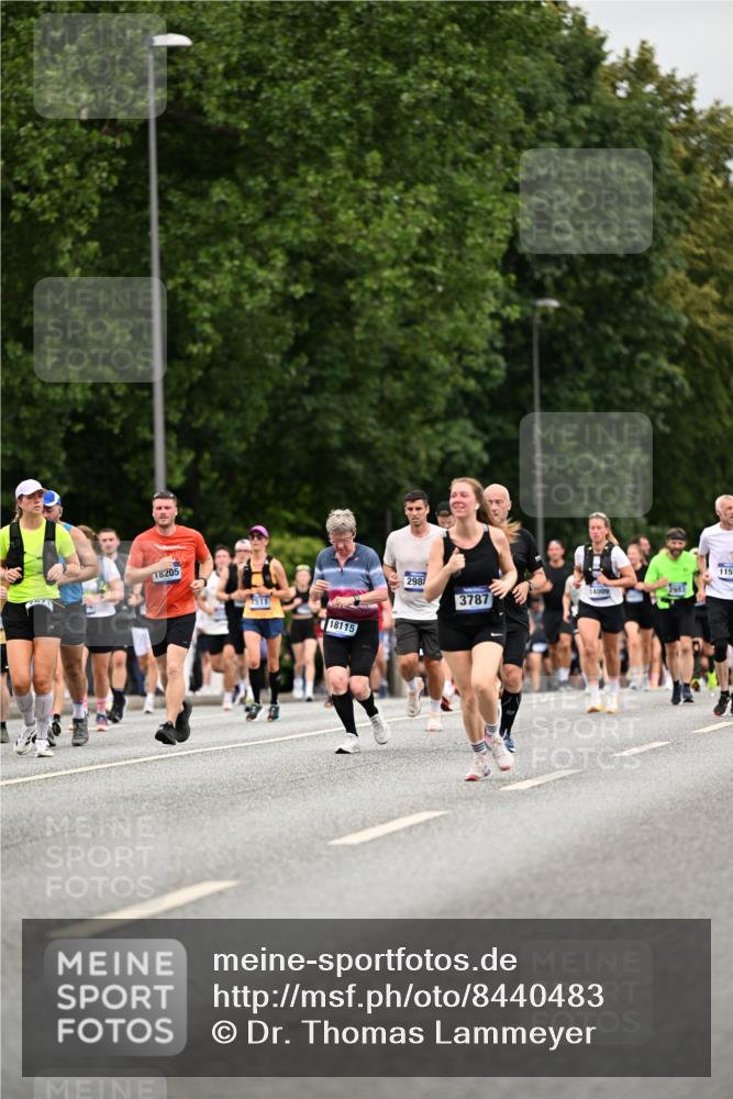 29.06.2025 - hella hamburg halbmarathon Dr. Thomas Lammeyer http://msf.ph/oto/8440483 29.06.2025 10:57:01 Kennedybrücke 1369, 2308, 2593, 2983, 2988, 3227, 3645, 3787, 5262, 6135, 6604, 6671, 7511, 7682, 7735, 7737, 7871, 8250, 8251, 9340, 10600, 10634, 10693, 10884, 11297 meine-sportfotos.de