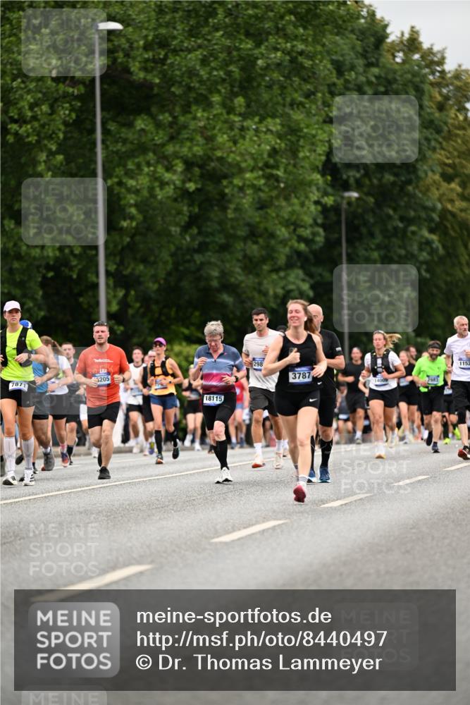 29.06.2025 - hella hamburg halbmarathon Dr. Thomas Lammeyer http://msf.ph/oto/8440497 29.06.2025 10:57:01 Kennedybrücke 1369, 2308, 2593, 2983, 2988, 3227, 3645, 3787, 5262, 6135, 6604, 6671, 7511, 7682, 7735, 7737, 7871, 8250, 8251, 9340, 10600, 10634, 10693, 10884, 11297 meine-sportfotos.de