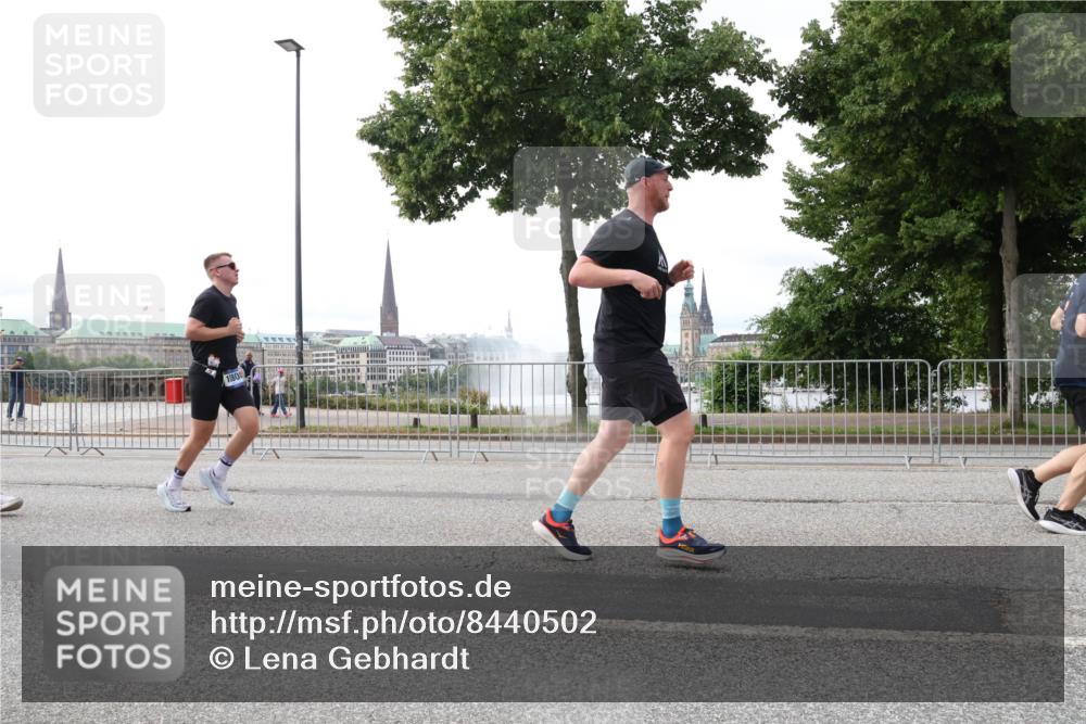 29.06.2025 - hella hamburg halbmarathon Lena Gebhardt http://msf.ph/oto/8440502 29.06.2025 10:29:18 Lombardsbrücke 1080, 1230, 1661, 1869, 2688, 3179, 3311, 3524, 3717, 4161, 4349, 4362, 4373, 4834, 4982, 5167, 6285, 6345, 6725, 7169, 7449, 7517, 7832, 8048, 8812, 9714, 10198, 10322, 10641, 10808, 10996, 11249, 11792, 11803, 11989, 12086, 12099, 12404, 12442, 12958, 13090, 13382, 14205, 14644, 15143, 15452, 15453, 15952, 15955, 16306, 16659, 16662, 16673, 16676, 17496, 17945, 18298, 18299, 18414 meine-sportfotos.de