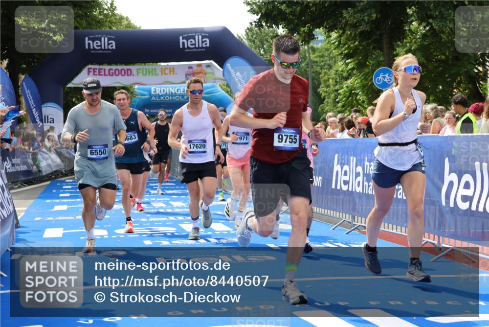 29.06.2025 - hella hamburg halbmarathon Strokosch-Dieckow http://msf.ph/oto/8440507 29.06.2025 10:41:02 Ziel 1136, 2568, 2949, 3618, 4380, 4871, 5709, 6550, 6683, 9358, 9659, 9755, 9815, 11062, 11922, 12088, 12385, 13029, 13158, 13268, 15689, 16347, 17032, 17100, 17620, 17720, 17971, 18045, 18049 meine-sportfotos.de