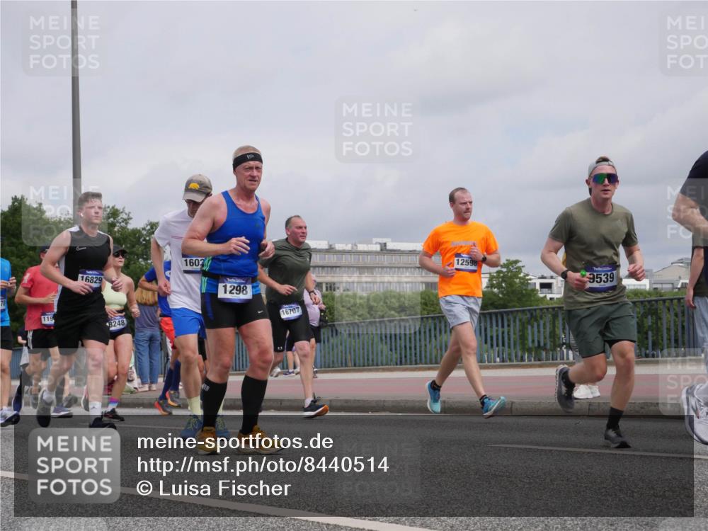 29.06.2025 - hella hamburg halbmarathon Luisa Fischer http://msf.ph/oto/8440514 29.06.2025 10:21:11 Kennedybrücke 16829, 1602, 1298, 16707, 119, 8248, 12598, 9539, 1067, 1298, 1477, 1641, 1982, 2087, 2305, 3482, 3977, 4194, 4738, 4804, 5023, 5290, 7649, 7882, 8248, 9539, 9586, 9717, 9734, 9834, 10332, 10831 meine-sportfotos.de