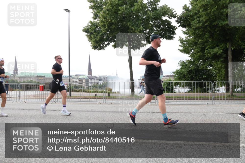 29.06.2025 - hella hamburg halbmarathon Lena Gebhardt http://msf.ph/oto/8440516 29.06.2025 10:29:18 Lombardsbrücke 2010, 1230, 1661, 1869, 2688, 3179, 3311, 3524, 3717, 4161, 4349, 4362, 4373, 4834, 4982, 5167, 6285, 6345, 6725, 7169, 7449, 7517, 7832, 8048, 8812, 9714, 10198, 10322, 10641, 10808, 10996, 11249, 11792, 11803, 11989, 12086, 12099, 12404, 12442, 12958, 13090, 13382, 14205, 14644, 15143, 15452, 15453, 15952, 15955, 16306, 16659, 16662, 16673, 16676, 17496, 17945, 18298, 18299, 18414 meine-sportfotos.de