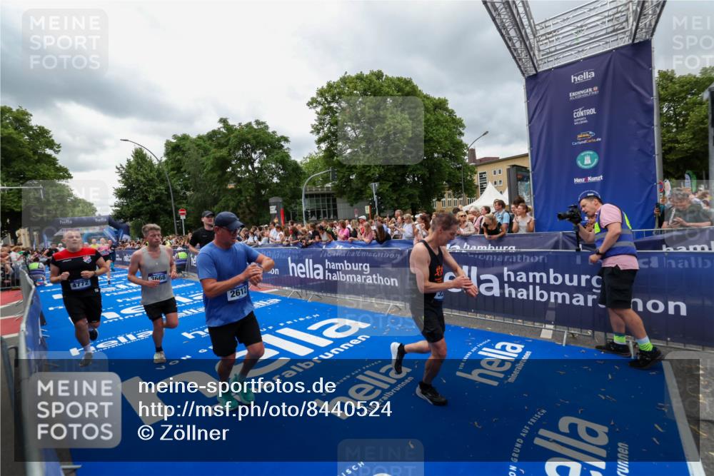 29.06.2025 - hella hamburg halbmarathon Zöllner http://msf.ph/oto/8440524 29.06.2025 10:55:58 Ziel 1179, 2612, 3256, 3668, 4772, 7147, 7976, 8968, 9246, 10084, 14867, 15184, 15868, 15884, 18867 meine-sportfotos.de