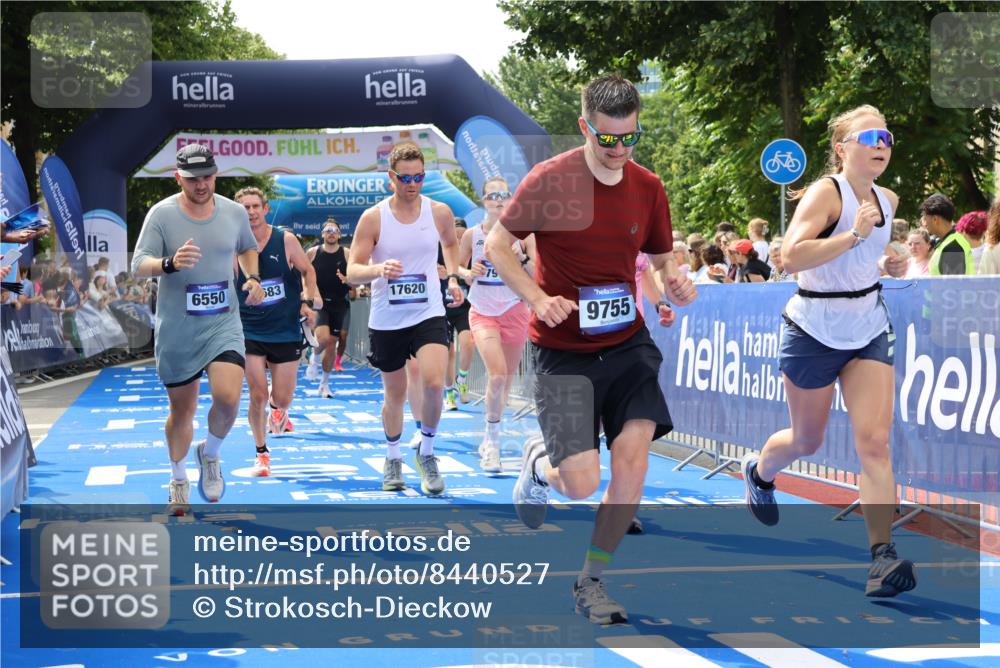 29.06.2025 - hella hamburg halbmarathon Strokosch-Dieckow http://msf.ph/oto/8440527 29.06.2025 10:41:02 Ziel 1136, 2568, 2949, 3618, 4380, 4871, 5709, 6550, 6683, 9358, 9659, 9755, 9815, 11062, 11922, 12088, 12385, 13029, 13158, 13268, 15689, 16347, 17032, 17100, 17620, 17720, 17971, 18045, 18049 meine-sportfotos.de