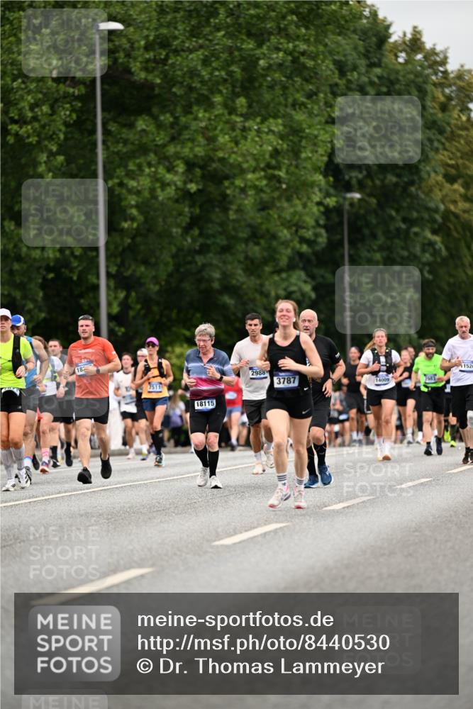29.06.2025 - hella hamburg halbmarathon Dr. Thomas Lammeyer http://msf.ph/oto/8440530 29.06.2025 10:57:02 Kennedybrücke 1369, 2308, 2593, 2983, 2988, 3227, 3645, 3787, 5262, 6135, 6604, 6671, 7511, 7682, 7735, 7737, 7871, 8250, 8251, 9340, 10600, 10634, 10693, 10884, 11297 meine-sportfotos.de