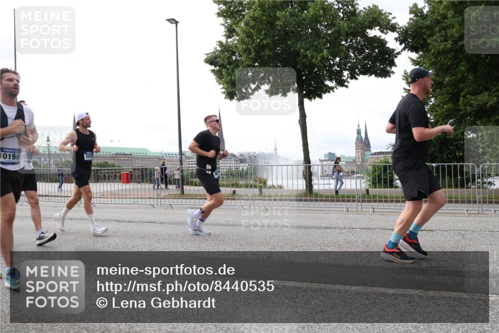 29.06.2025 - hella hamburg halbmarathon Lena Gebhardt http://msf.ph/oto/8440535 29.06.2025 10:29:18 Lombardsbrücke 0198, 373, 201, 1230, 1661, 1869, 2688, 3179, 3311, 3524, 3717, 4161, 4349, 4362, 4373, 4834, 4982, 5167, 6285, 6345, 6725, 7169, 7449, 7517, 7832, 8048, 8812, 9714, 10198, 10322, 10641, 10808, 10996, 11249, 11792, 11803, 11989, 12086, 12099, 12404, 12442, 12958, 13090, 13382, 14205, 14644, 15143, 15452, 15453, 15952, 15955, 16306, 16659, 16662, 16673, 16676, 17496, 17945, 18298, 18299, 18414 meine-sportfotos.de