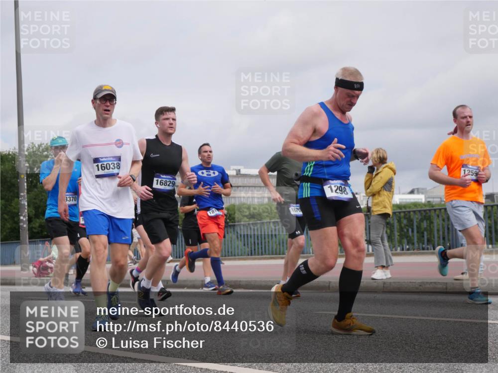 29.06.2025 - hella hamburg halbmarathon Luisa Fischer http://msf.ph/oto/8440536 29.06.2025 10:21:12 Kennedybrücke 3370, 16038, 16829, 181, 1670, 1298, 1259, 1067, 1298, 1477, 1982, 2087, 2305, 3482, 3977, 4194, 4738, 5023, 5290, 6332, 7160, 7649, 7882, 8248, 9539, 9586, 9717, 9734, 9834, 10332, 10831 meine-sportfotos.de