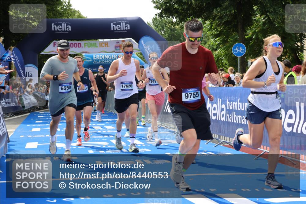 29.06.2025 - hella hamburg halbmarathon Strokosch-Dieckow http://msf.ph/oto/8440553 29.06.2025 10:41:02 Ziel 1136, 2568, 2949, 3618, 4380, 4871, 5709, 6550, 6683, 9358, 9659, 9755, 9815, 11062, 11922, 12088, 12385, 13029, 13158, 13268, 15689, 16347, 17032, 17100, 17620, 17720, 17971, 18045, 18049 meine-sportfotos.de