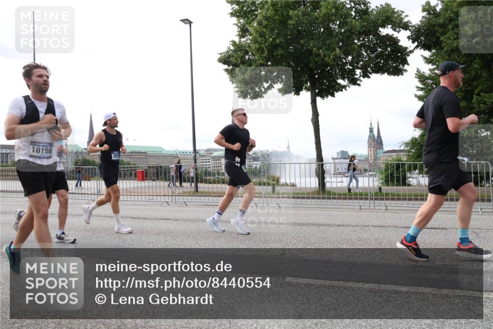 29.06.2025 - hella hamburg halbmarathon Lena Gebhardt http://msf.ph/oto/8440554 29.06.2025 10:29:19 Lombardsbrücke 10198, 2010, 1063, 1230, 1661, 1869, 2688, 3179, 3311, 3524, 3717, 4161, 4349, 4362, 4373, 4982, 5167, 6285, 6345, 6725, 7169, 7449, 7517, 7832, 8048, 8812, 9714, 10198, 10322, 10641, 10808, 10996, 11249, 11792, 11803, 11989, 12086, 12099, 12404, 12442, 12958, 13090, 13382, 14205, 14644, 15143, 15452, 15453, 15952, 15955, 16306, 16659, 16662, 16673, 16676, 17496, 17945, 18298, 18299, 18414 meine-sportfotos.de