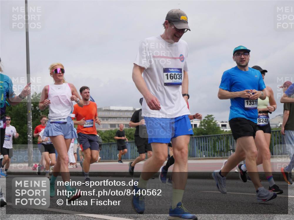 29.06.2025 - hella hamburg halbmarathon Luisa Fischer http://msf.ph/oto/8440562 29.06.2025 10:21:14 Kennedybrücke 717, 43, 12498, 16038, 13370, 8248, 1067, 1268, 1298, 1477, 1982, 2087, 2305, 3482, 4194, 4738, 5290, 6332, 7160, 7649, 7882, 7883, 8248, 9539, 9586, 9717, 9734, 9834, 10332, 10831 meine-sportfotos.de