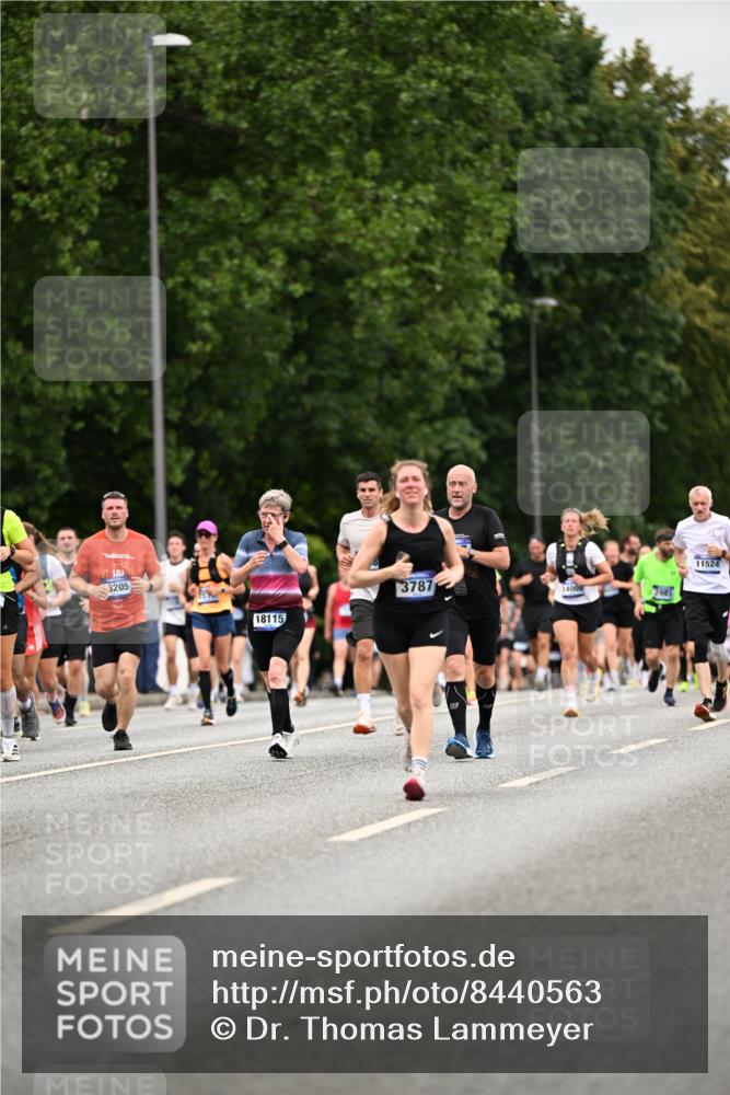 29.06.2025 - hella hamburg halbmarathon Dr. Thomas Lammeyer http://msf.ph/oto/8440563 29.06.2025 10:57:02 Kennedybrücke 1369, 2308, 2593, 2983, 2988, 3227, 3645, 3787, 5262, 6135, 6604, 6671, 7511, 7682, 7735, 7737, 7871, 8250, 8251, 9340, 10600, 10634, 10693, 10884, 11297 meine-sportfotos.de