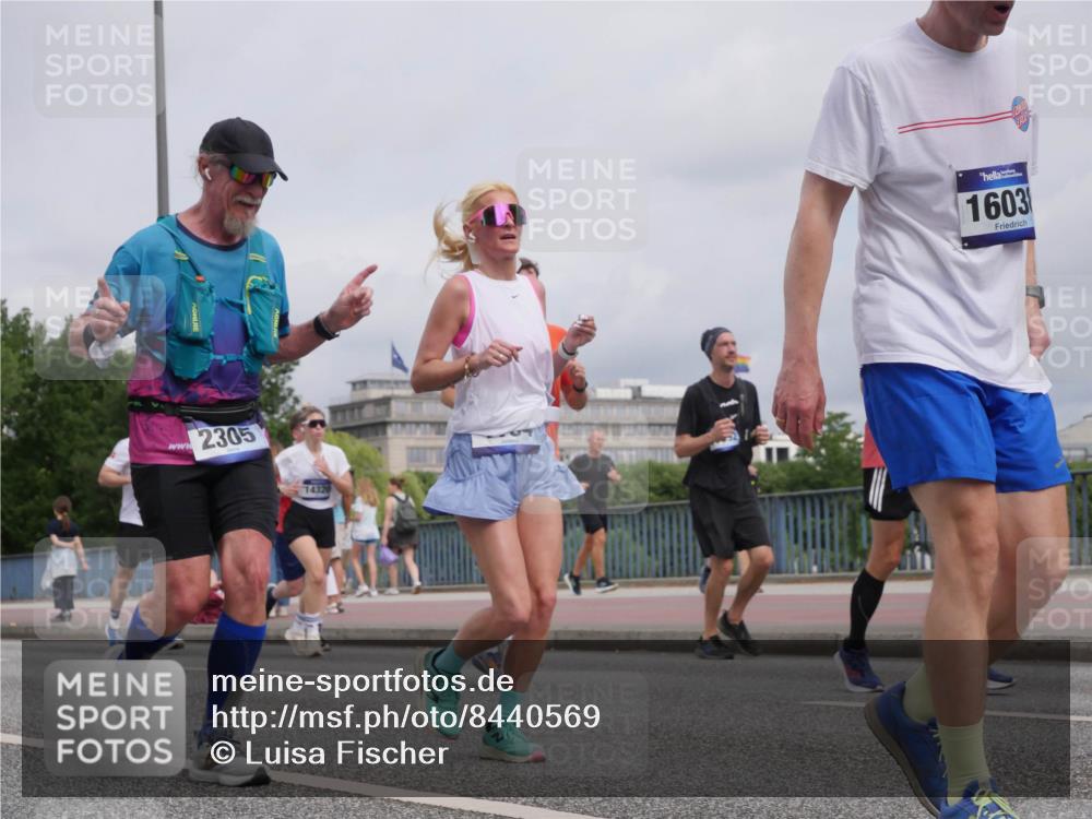29.06.2025 - hella hamburg halbmarathon Luisa Fischer http://msf.ph/oto/8440569 29.06.2025 10:21:14 Kennedybrücke 2305, 14320, 1603, 1067, 1268, 1298, 1477, 1982, 2087, 2305, 3482, 4194, 4738, 5290, 6332, 7160, 7649, 7882, 7883, 8248, 9539, 9586, 9717, 9734, 9834, 10332, 10831 meine-sportfotos.de