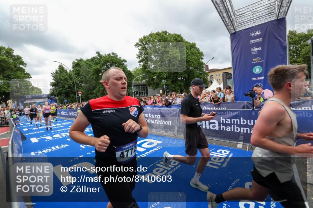 29.06.2025 - hella hamburg halbmarathon Zöllner http://msf.ph/oto/8440603 29.06.2025 10:56:00 Ziel 2612, 3668, 4772, 7147, 7976, 8968, 9246, 10084, 14867, 15184, 15868, 15884, 16176 meine-sportfotos.de