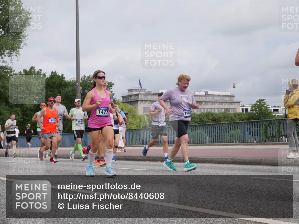 29.06.2025 - hella hamburg halbmarathon Luisa Fischer http://msf.ph/oto/8440608 29.06.2025 10:21:18 Kennedybrücke 18155, 7160, 1477, 12935, 161, 1546, 1268, 1477, 2087, 2305, 3482, 4194, 4738, 5290, 6332, 7160, 7413, 7649, 7838, 7882, 7883, 9586, 9717, 9834, 9844, 10174 meine-sportfotos.de