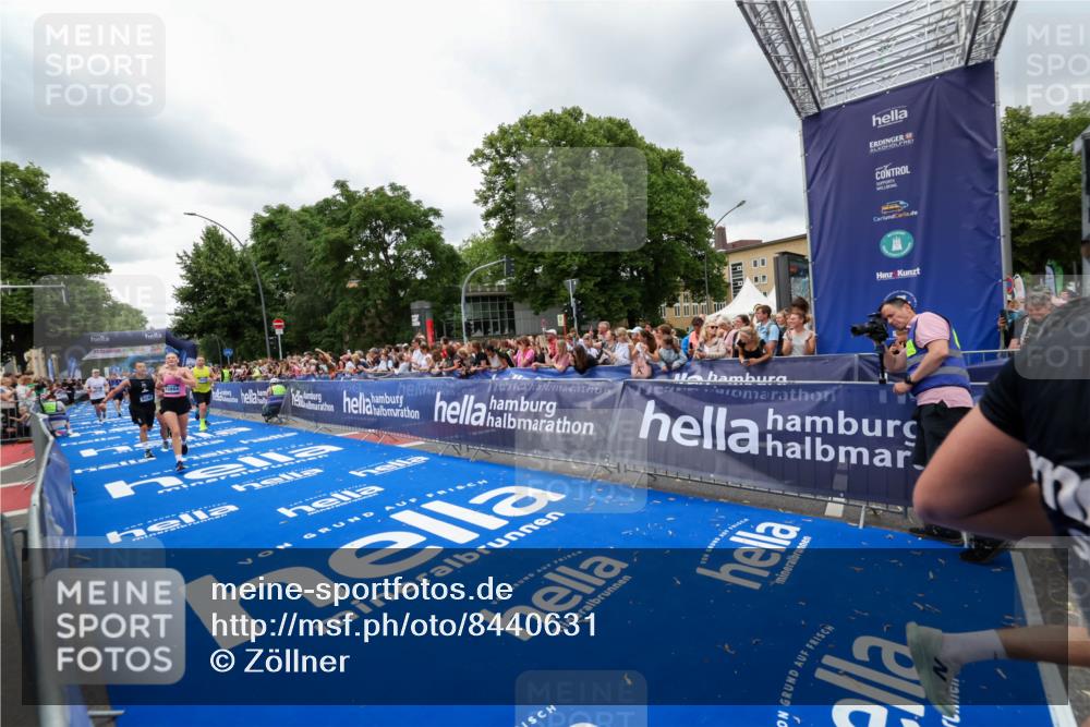 29.06.2025 - hella hamburg halbmarathon Zöllner http://msf.ph/oto/8440631 29.06.2025 10:56:00 Ziel 2612, 3668, 4772, 7147, 7976, 8968, 9246, 10084, 14867, 15184, 15868, 15884, 16176 meine-sportfotos.de