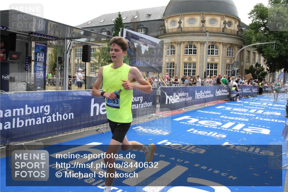 29.06.2025 - hella hamburg halbmarathon Michael Strokosch http://msf.ph/oto/8440632 29.06.2025 10:24:07 Ziel 9269, 10234, 14753, 17614, 19041 meine-sportfotos.de