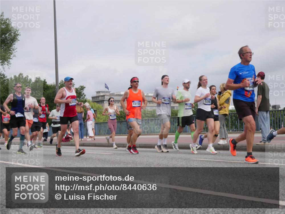 29.06.2025 - hella hamburg halbmarathon Luisa Fischer http://msf.ph/oto/8440636 29.06.2025 10:21:20 Kennedybrücke 9844, 2087, 1268, 1352, 482, 7883, 18155, 9834, 7160, 5290, 1293, 649, 1268, 1477, 2087, 2634, 3482, 4738, 5290, 6332, 7160, 7413, 7649, 7838, 7882, 7883, 9717, 9834, 9844, 10174 meine-sportfotos.de
