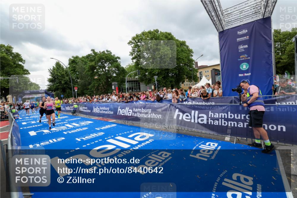 29.06.2025 - hella hamburg halbmarathon Zöllner http://msf.ph/oto/8440642 29.06.2025 10:56:01 Ziel 3042, 4772, 7147, 8968, 9246, 10084, 14867, 15184, 15868, 15884, 16176 meine-sportfotos.de