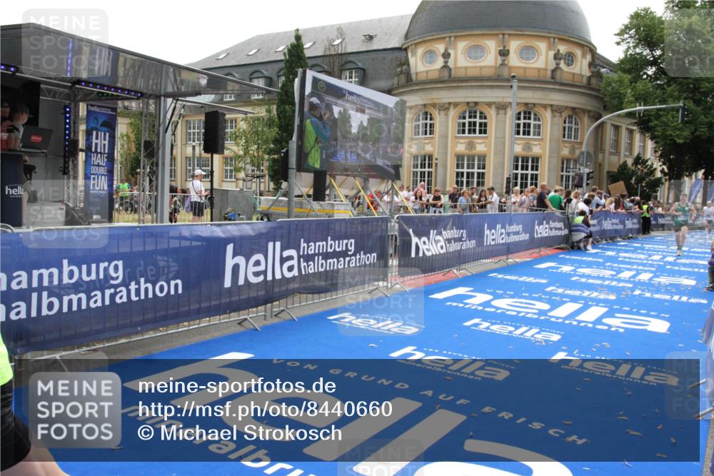 29.06.2025 - hella hamburg halbmarathon Michael Strokosch http://msf.ph/oto/8440660 29.06.2025 10:24:08 Ziel 9269, 10234, 14753, 17614, 19041 meine-sportfotos.de