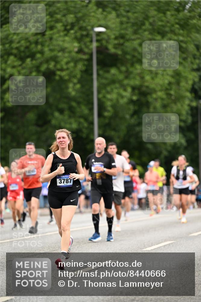 29.06.2025 - hella hamburg halbmarathon Dr. Thomas Lammeyer http://msf.ph/oto/8440666 29.06.2025 10:57:05 Kennedybrücke 2308, 2420, 2593, 2983, 2988, 3227, 3645, 3787, 5262, 6135, 6604, 6671, 7032, 7511, 7682, 7735, 7871, 8250, 8251, 9340, 10080, 10417, 10568, 10600, 10634, 10693, 10884 meine-sportfotos.de