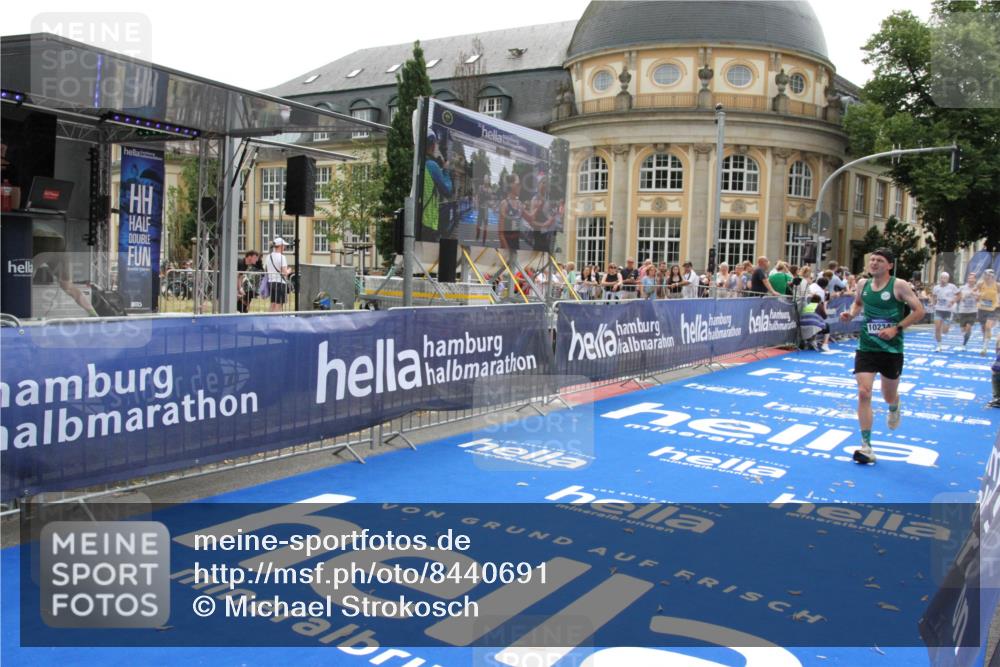 29.06.2025 - hella hamburg halbmarathon Michael Strokosch http://msf.ph/oto/8440691 29.06.2025 10:24:10 Ziel 9269, 10234, 17614, 18569, 19041 meine-sportfotos.de