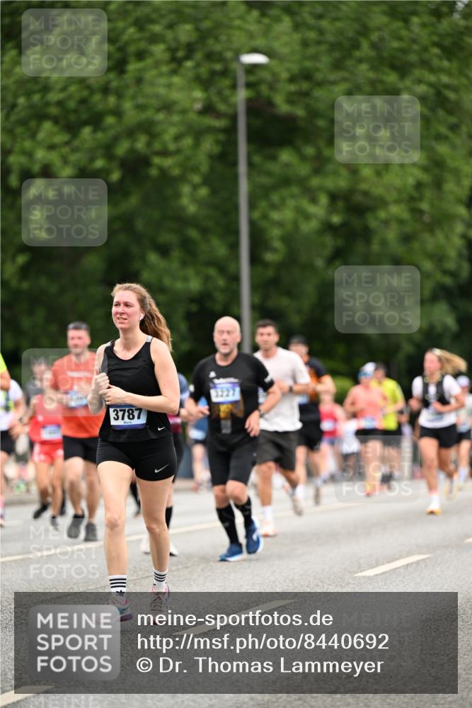 29.06.2025 - hella hamburg halbmarathon Dr. Thomas Lammeyer http://msf.ph/oto/8440692 29.06.2025 10:57:05 Kennedybrücke 2308, 2420, 2593, 2983, 2988, 3227, 3645, 3787, 5262, 6135, 6604, 6671, 7032, 7511, 7682, 7735, 7871, 8250, 8251, 9340, 10080, 10417, 10568, 10600, 10634, 10693, 10884 meine-sportfotos.de