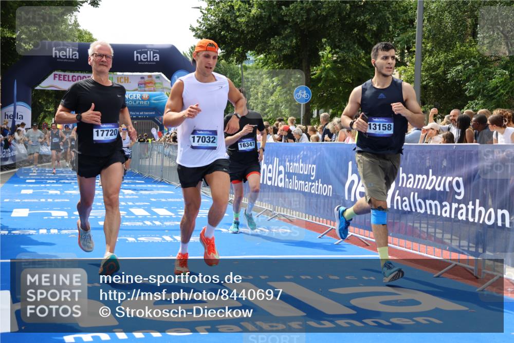 29.06.2025 - hella hamburg halbmarathon Strokosch-Dieckow http://msf.ph/oto/8440697 29.06.2025 10:40:57 Ziel 1677, 2949, 4871, 6550, 6683, 7378, 9358, 9547, 9755, 10369, 10934, 11062, 11922, 12088, 12385, 13029, 13158, 14661, 15689, 16347, 17032, 17100, 17620, 17720, 17971, 18045, 18049, 18173 meine-sportfotos.de