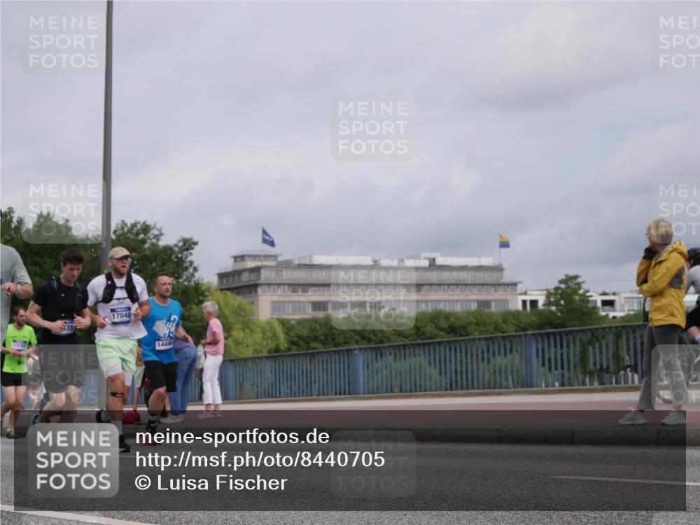 29.06.2025 - hella hamburg halbmarathon Luisa Fischer http://msf.ph/oto/8440705 29.06.2025 10:21:26 Kennedybrücke 13193, 17048, 14496, 1268, 1820, 2634, 3125, 5909, 7413, 7838, 7883, 9844, 10174, 10659 meine-sportfotos.de