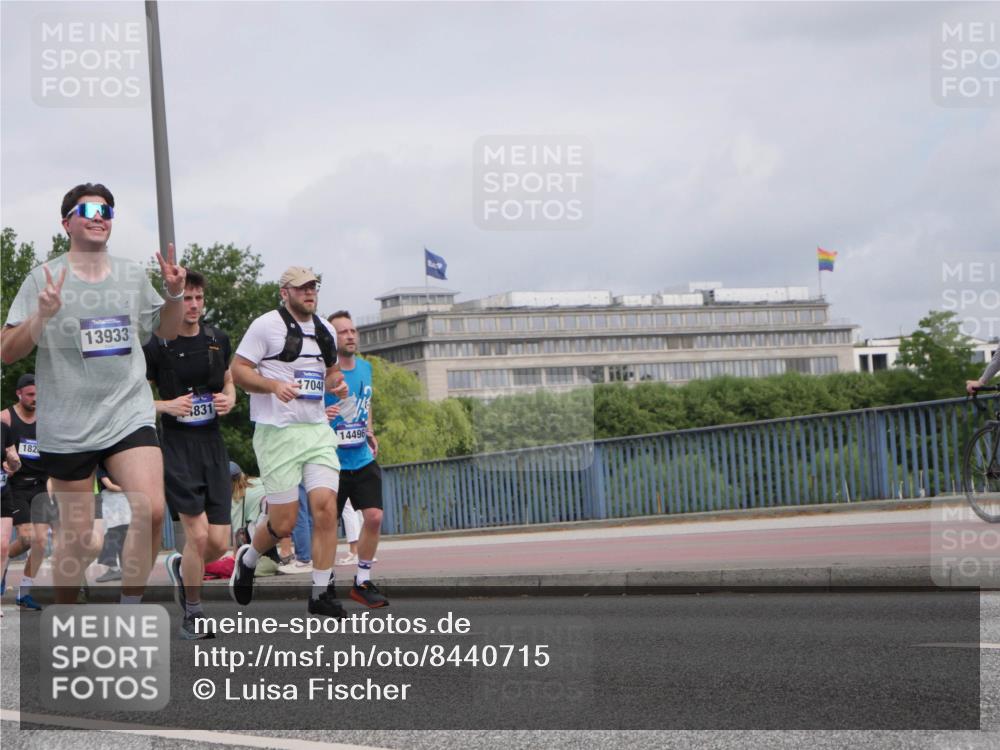 29.06.2025 - hella hamburg halbmarathon Luisa Fischer http://msf.ph/oto/8440715 29.06.2025 10:21:27 Kennedybrücke 13933, 182, 831, 7048, 14496, 1820, 2634, 3125, 5909, 7413, 7838, 8341, 9844, 10174, 10659 meine-sportfotos.de